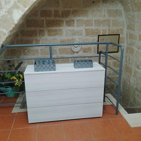 Casa Vacanza Nel Cuore Della Pietra Barletta Esterno foto
