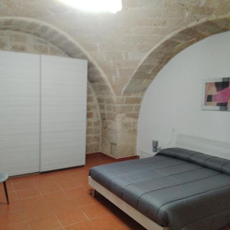 Casa Vacanza Nel Cuore Della Pietra Barletta Esterno foto