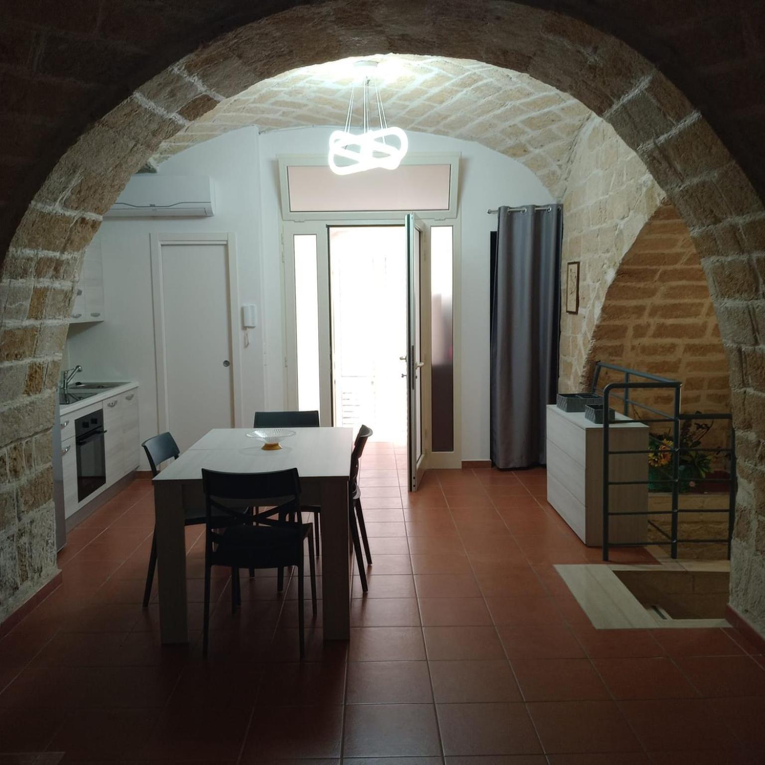 Casa Vacanza Nel Cuore Della Pietra Barletta Esterno foto