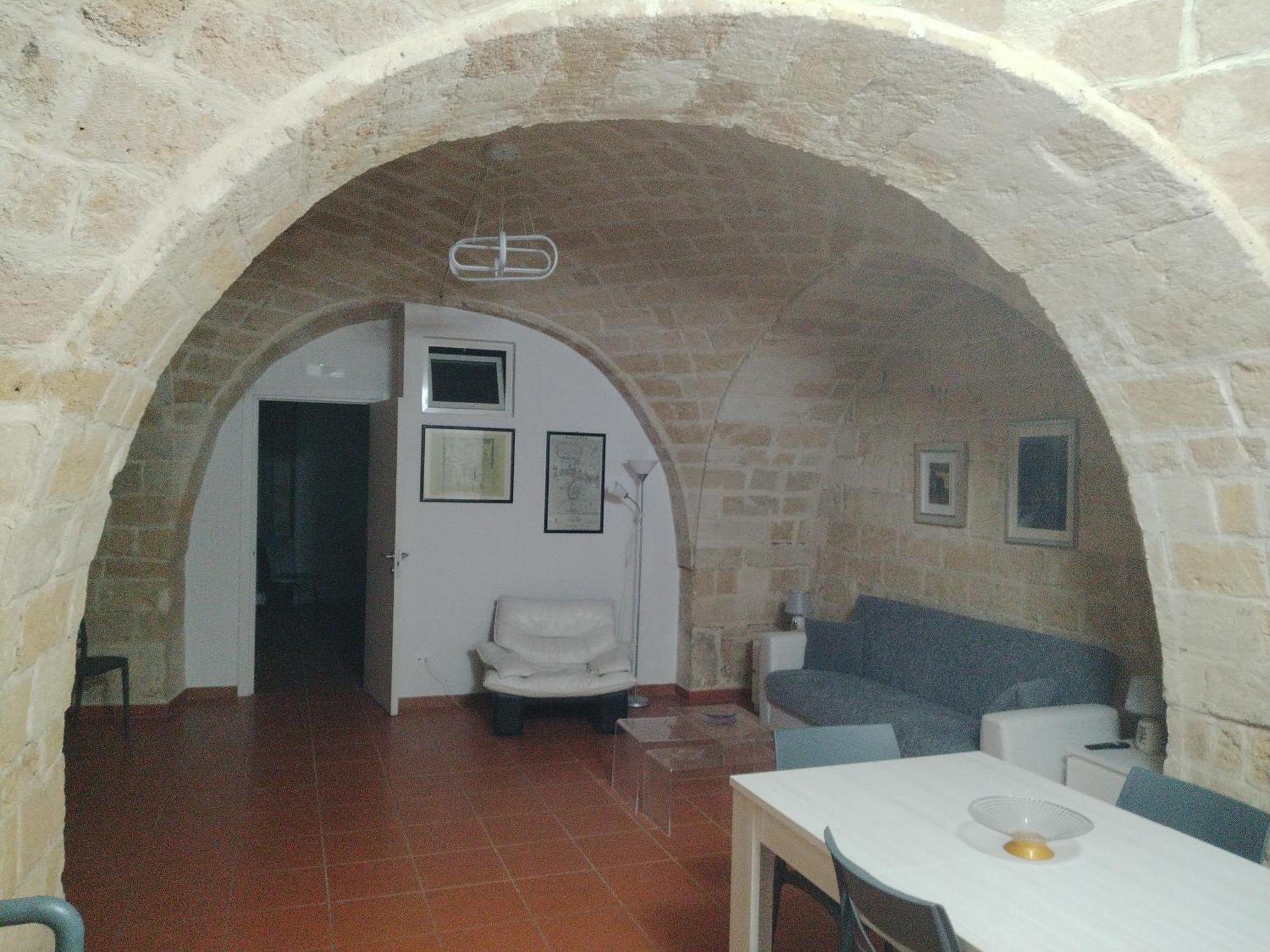 Casa Vacanza Nel Cuore Della Pietra Barletta Esterno foto