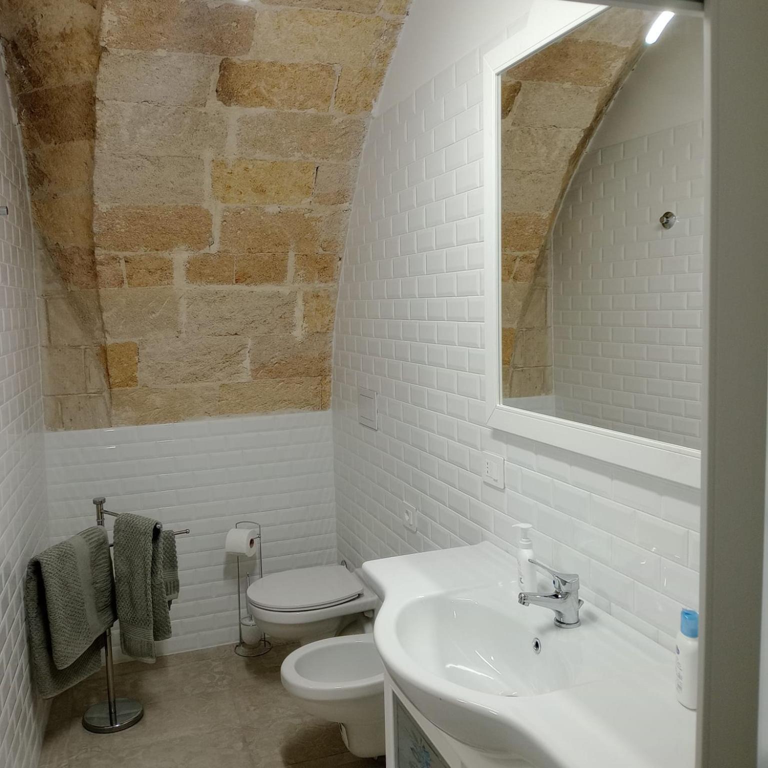 Casa Vacanza Nel Cuore Della Pietra Barletta Esterno foto
