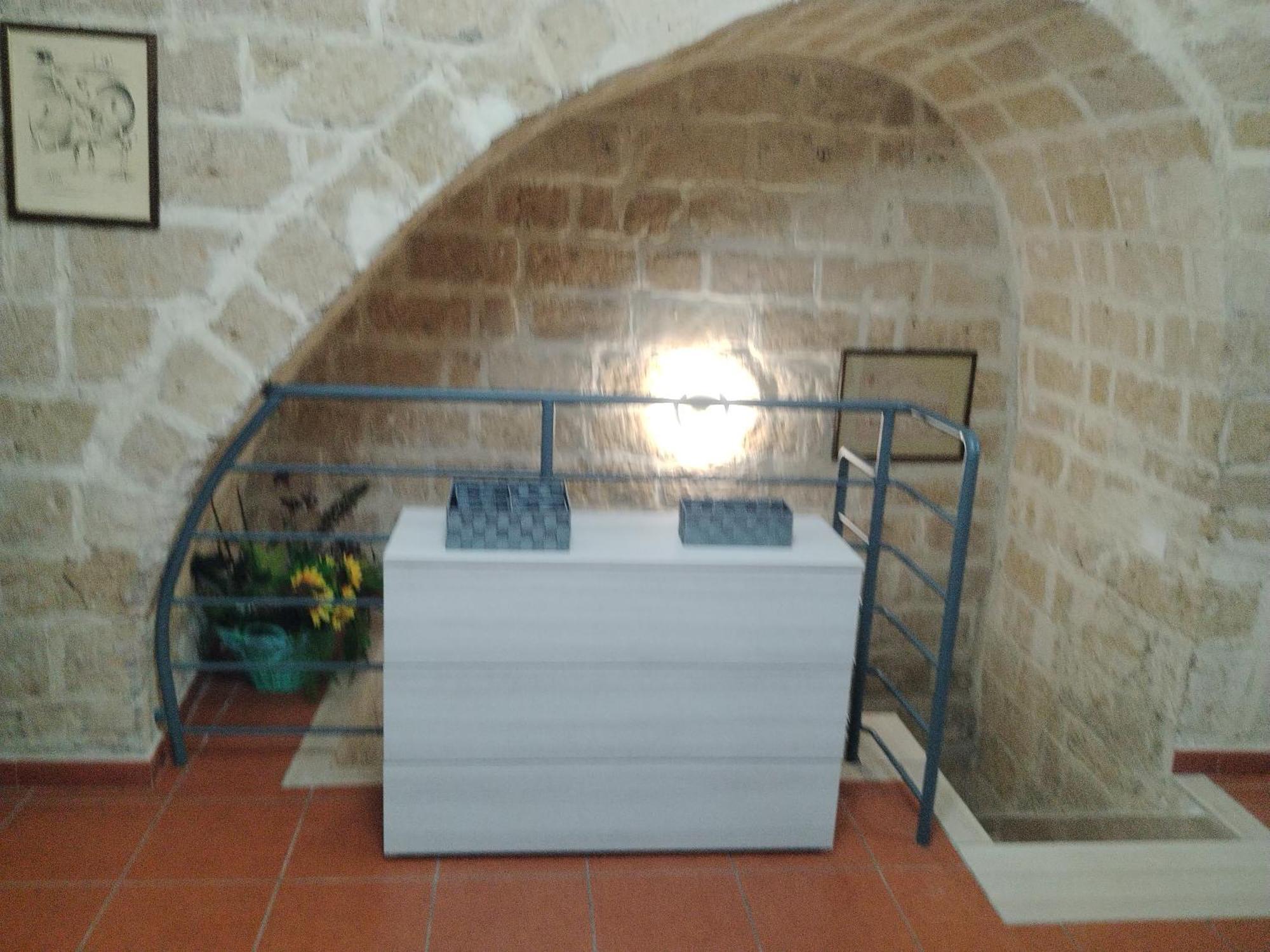 Casa Vacanza Nel Cuore Della Pietra Barletta Esterno foto