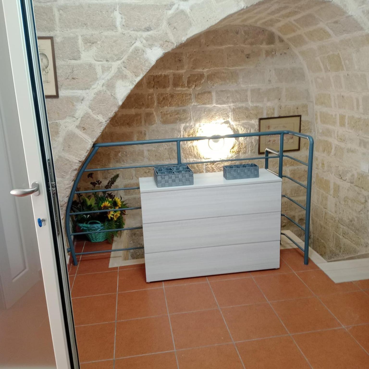 Casa Vacanza Nel Cuore Della Pietra Barletta Esterno foto