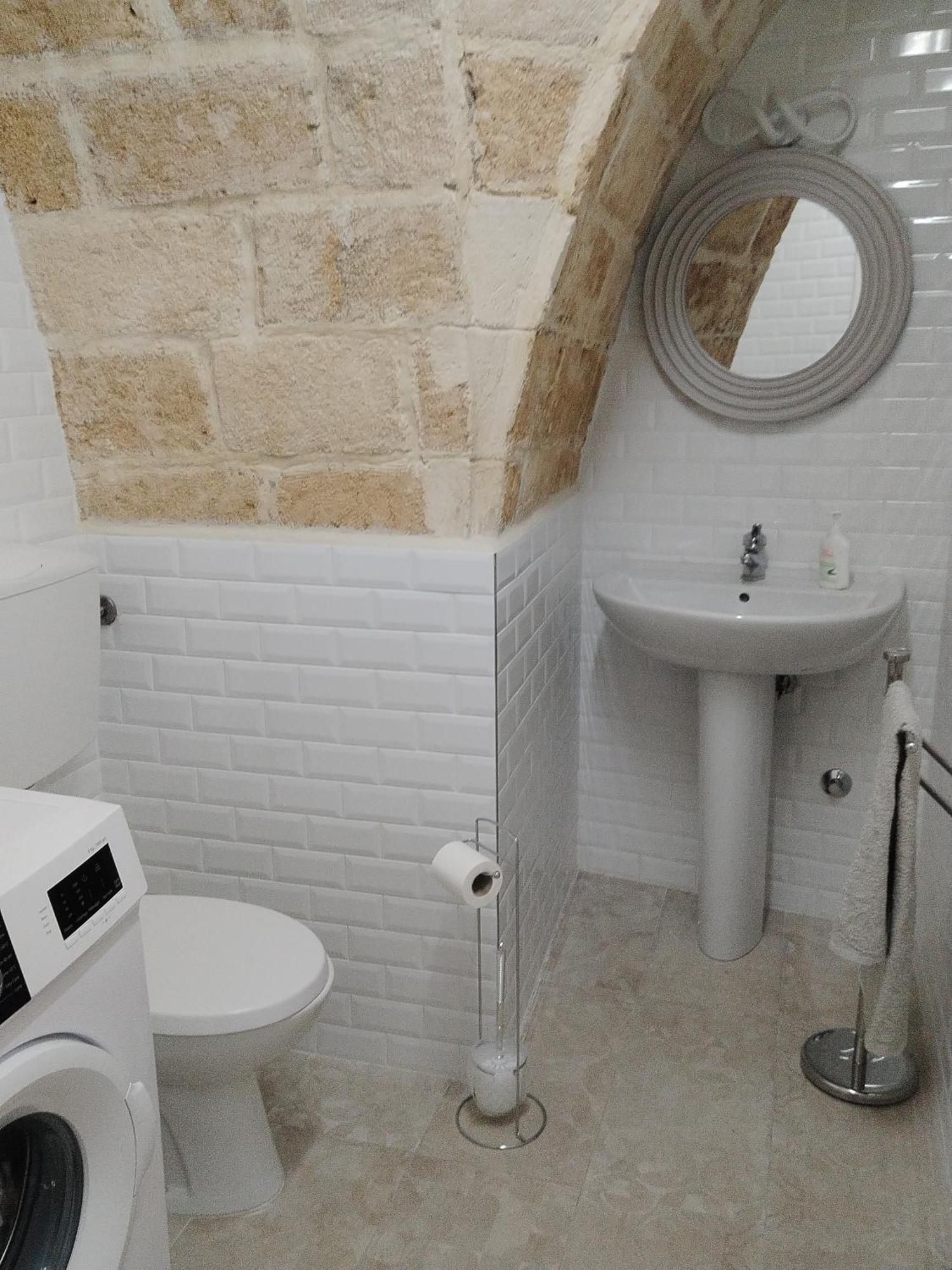 Casa Vacanza Nel Cuore Della Pietra Barletta Esterno foto