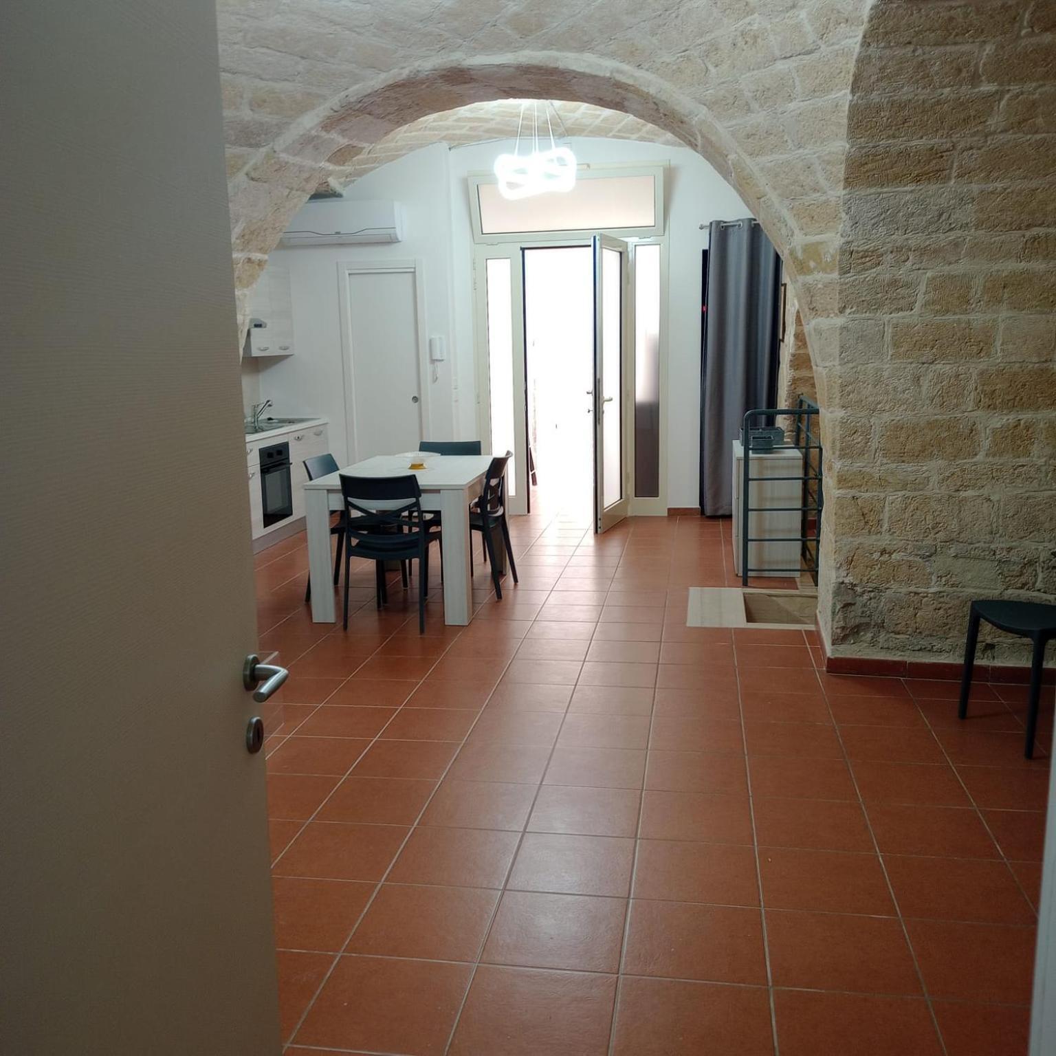 Casa Vacanza Nel Cuore Della Pietra Barletta Esterno foto