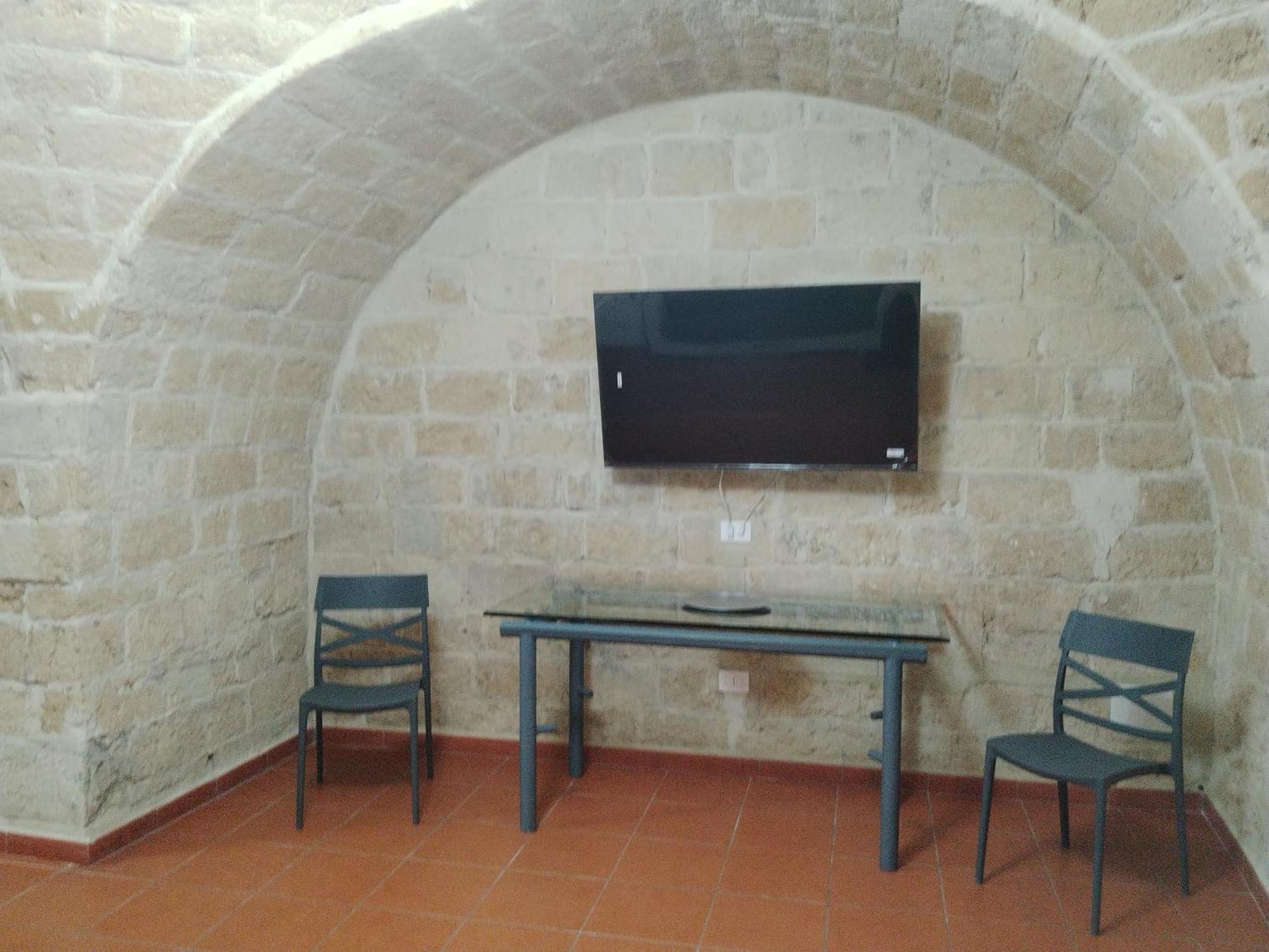 Casa Vacanza Nel Cuore Della Pietra Barletta Esterno foto