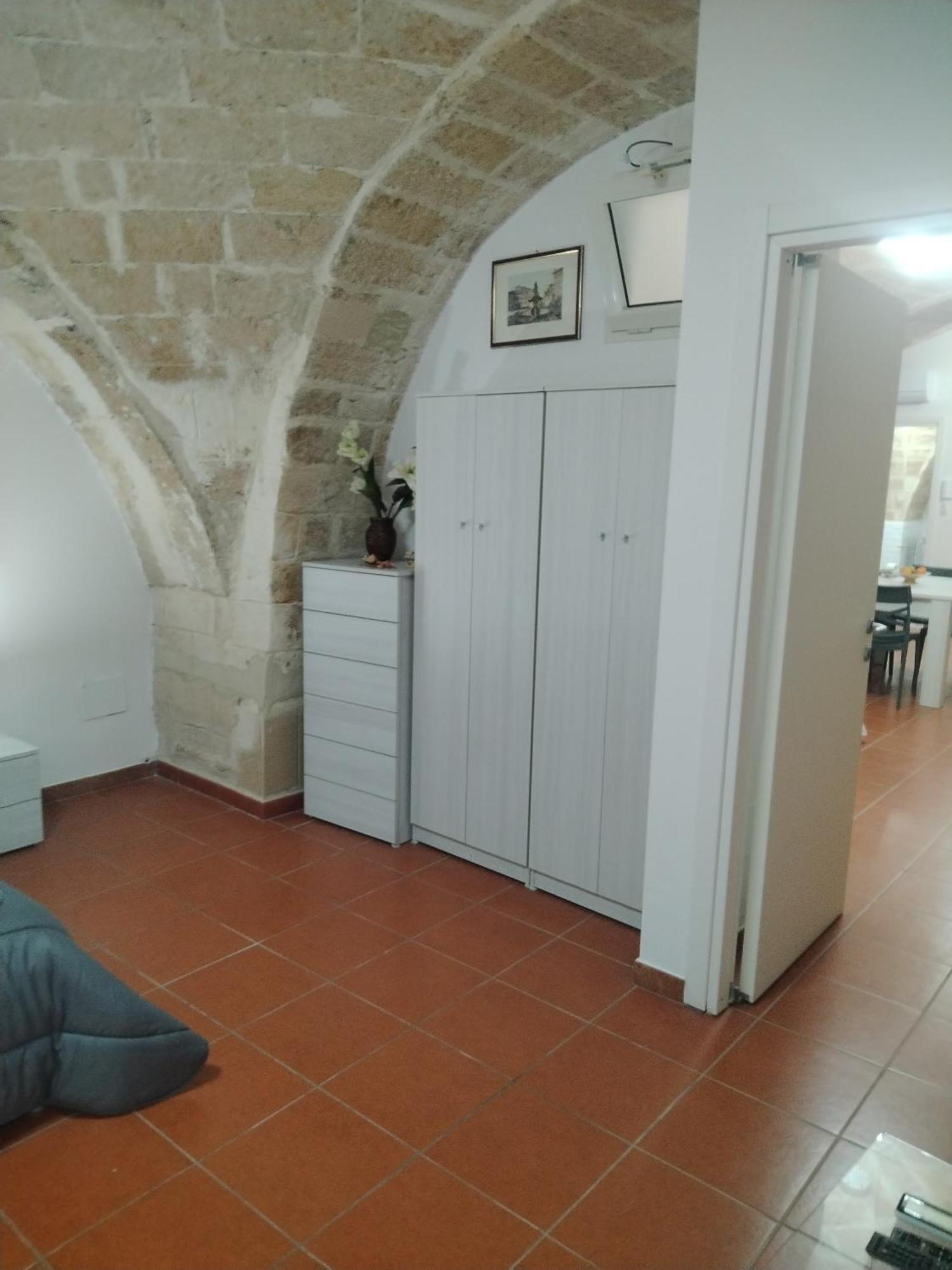 Casa Vacanza Nel Cuore Della Pietra Barletta Esterno foto