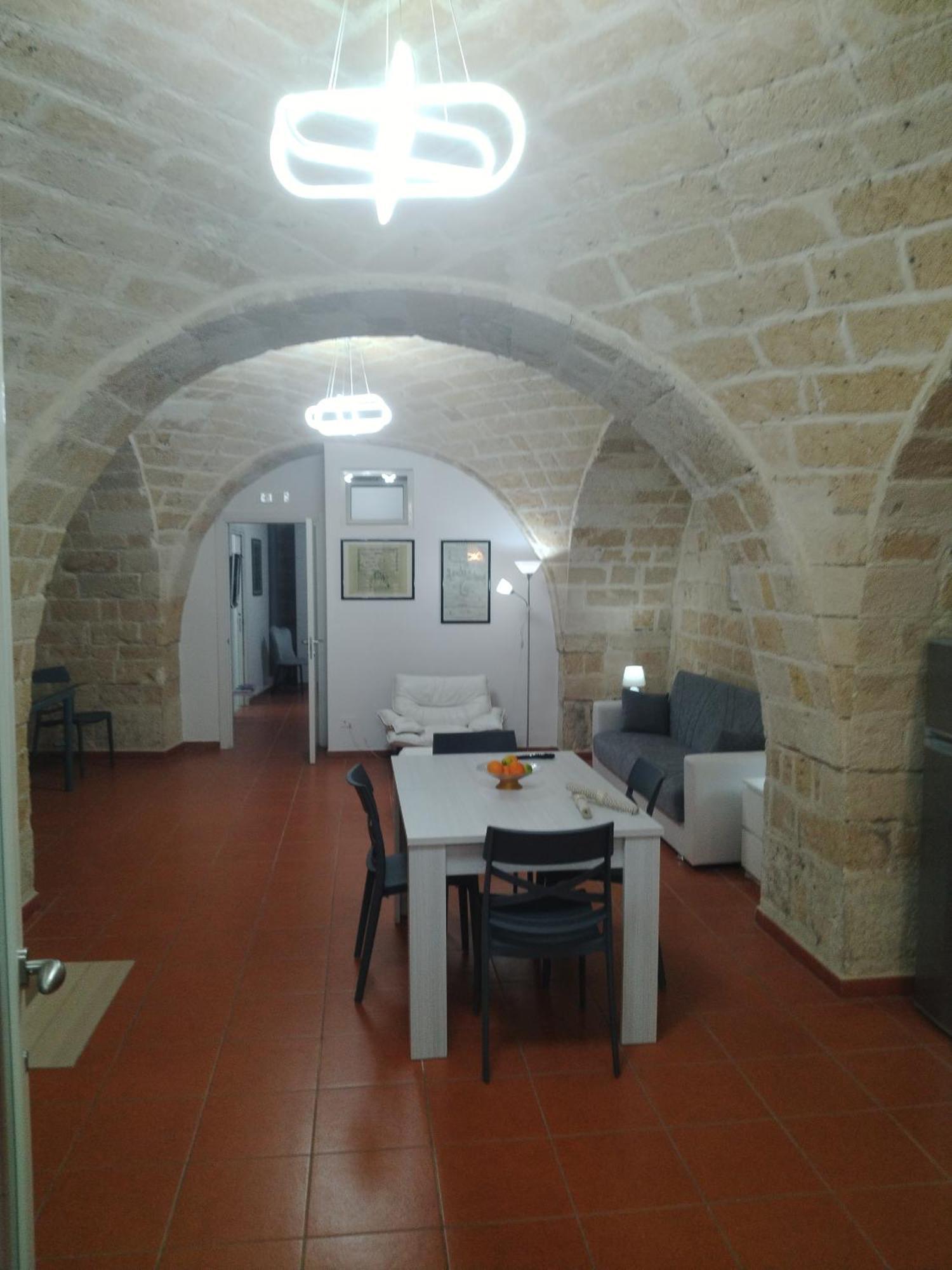 Casa Vacanza Nel Cuore Della Pietra Barletta Esterno foto