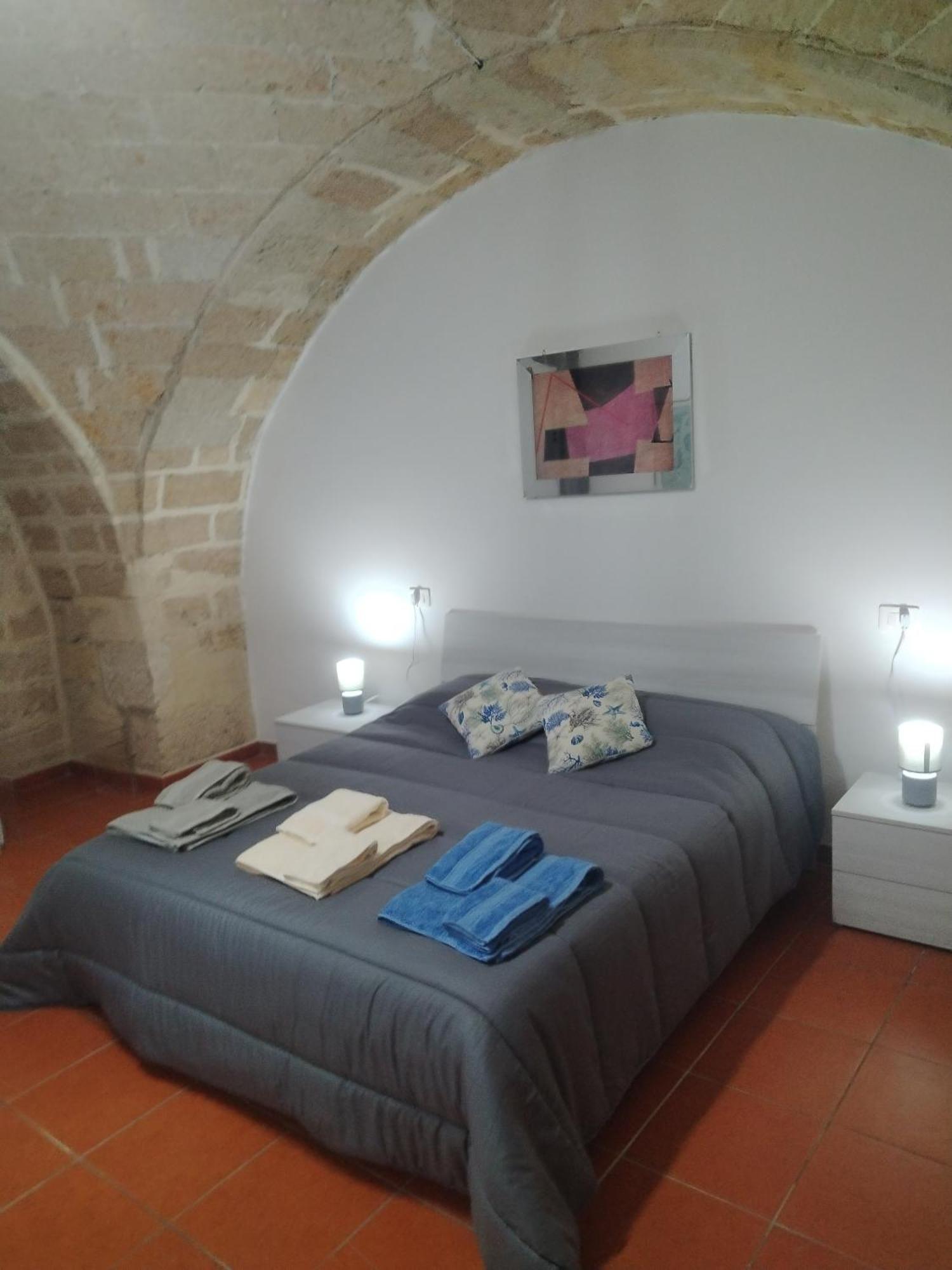 Casa Vacanza Nel Cuore Della Pietra Barletta Esterno foto
