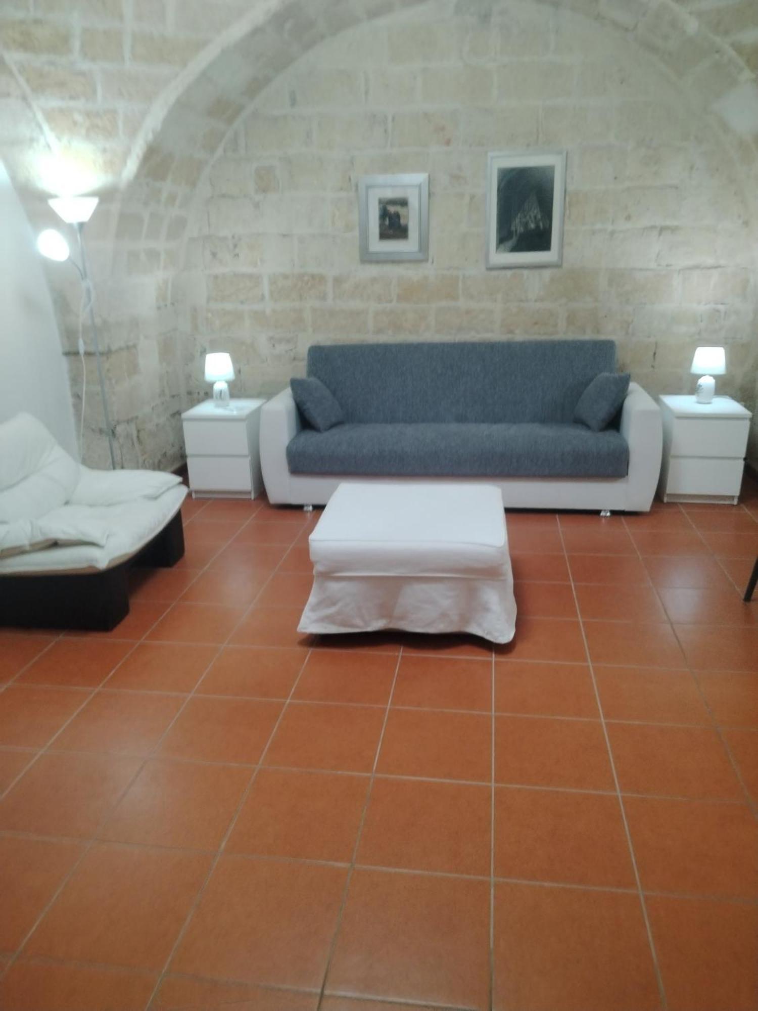 Casa Vacanza Nel Cuore Della Pietra Barletta Esterno foto