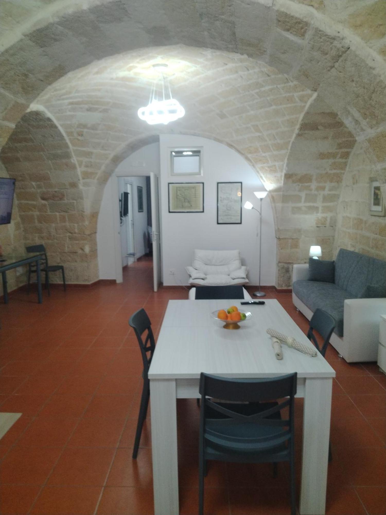 Casa Vacanza Nel Cuore Della Pietra Barletta Esterno foto