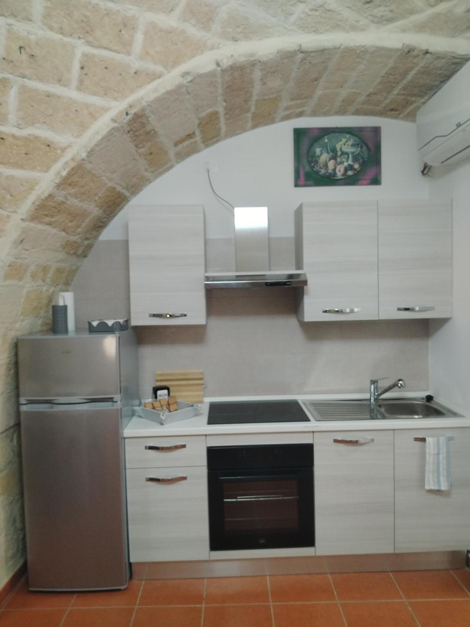 Casa Vacanza Nel Cuore Della Pietra Barletta Esterno foto
