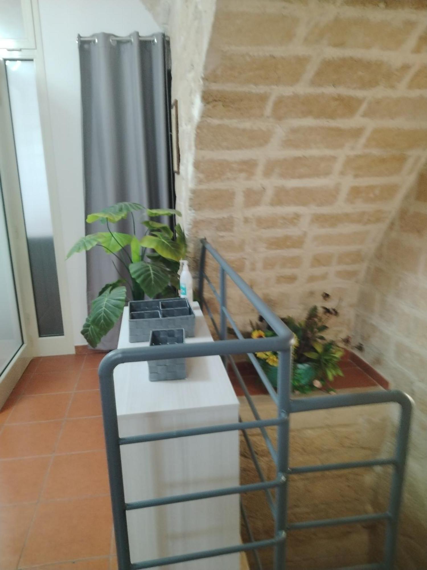 Casa Vacanza Nel Cuore Della Pietra Barletta Esterno foto